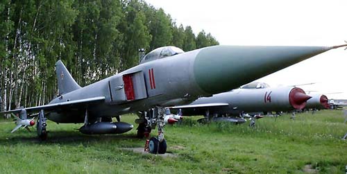 Истребитель-перехватчик Су-15