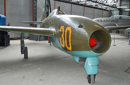 Истребитель Як-17