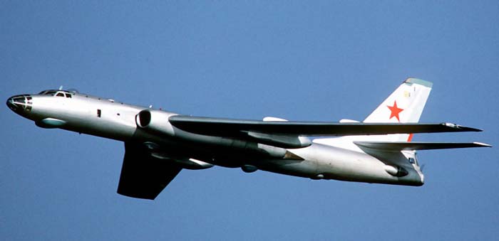 Дальний бомбардировщик Ту-16