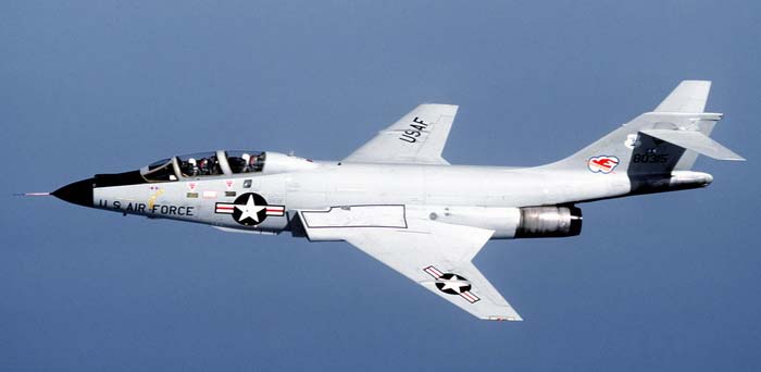 Истребитель-бомбардировщик F-101 Voodoo