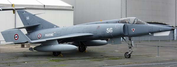 Истребитель-бомбардировщик Etendard
