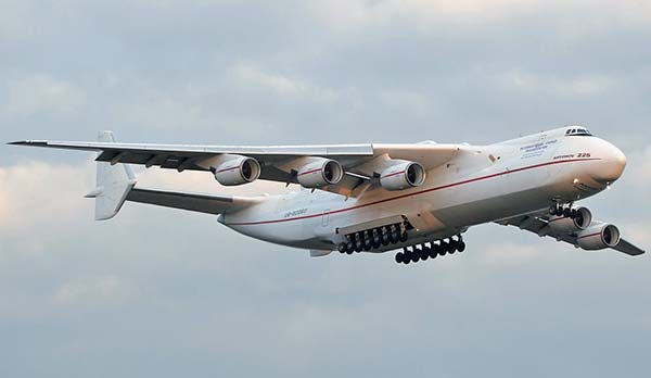 Военно-транспортный самолет Ан-225 Мрия